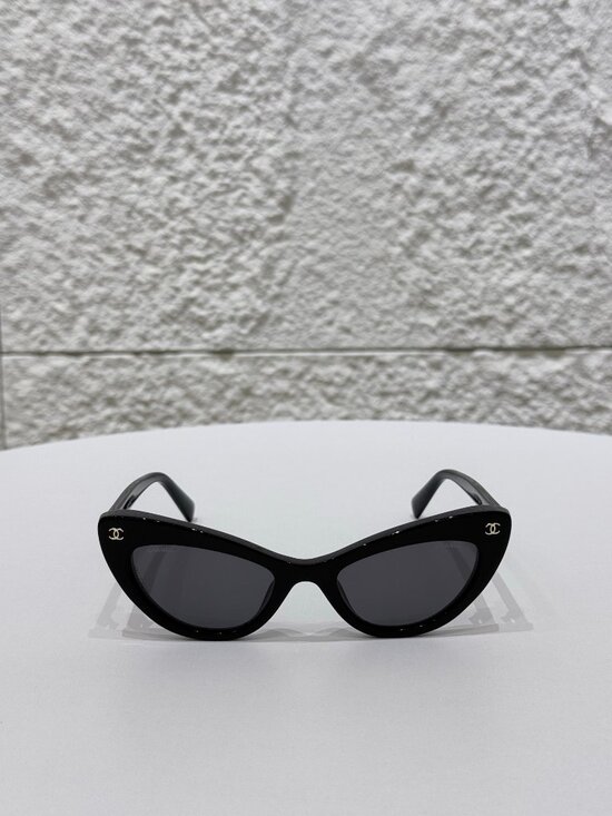 Chanel black upward-slanting cat-eye sunglasses main image 4